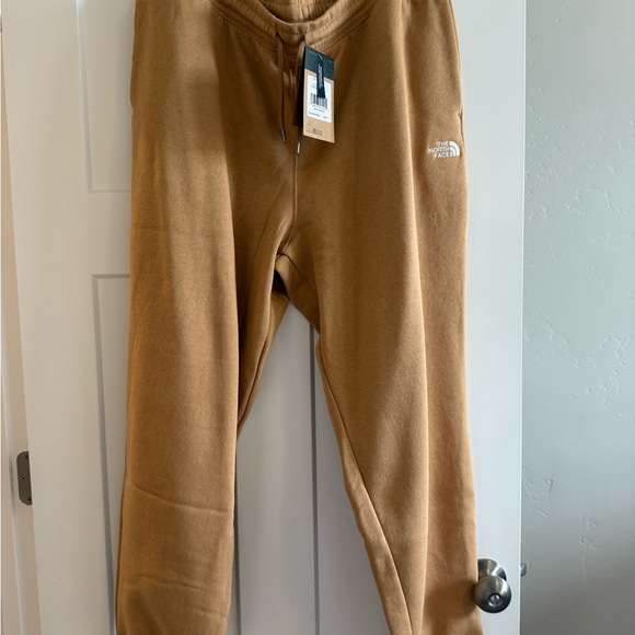 NWT Women’s North Face Fleece Sweatpants Almond Butter Size XXL - Picture 1 of 4